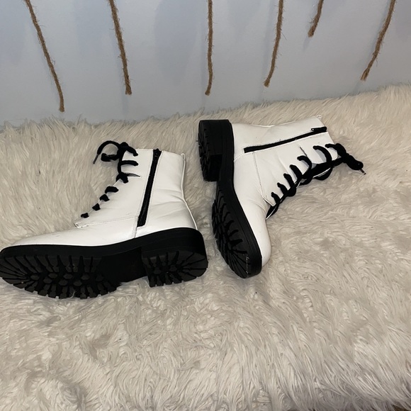 Madden Girl combat boots w/ side zipper - Picture 2 of 3